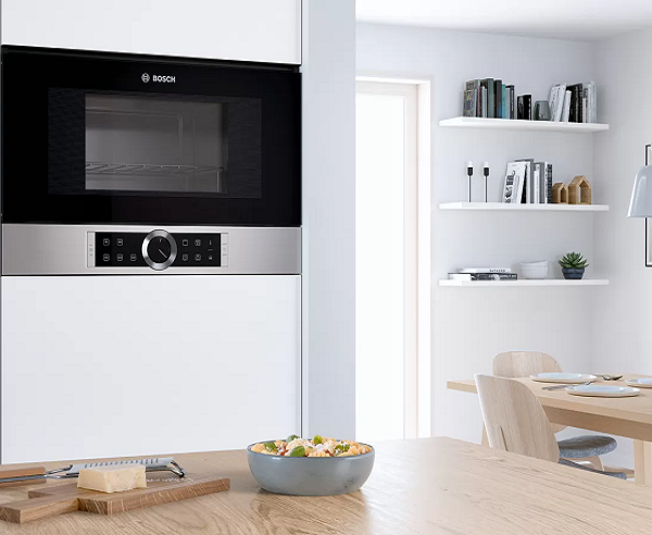 Bosch mikroaaltouunit Bosch mikroaaltouuni sijoitettuna keittiökalusteisiin