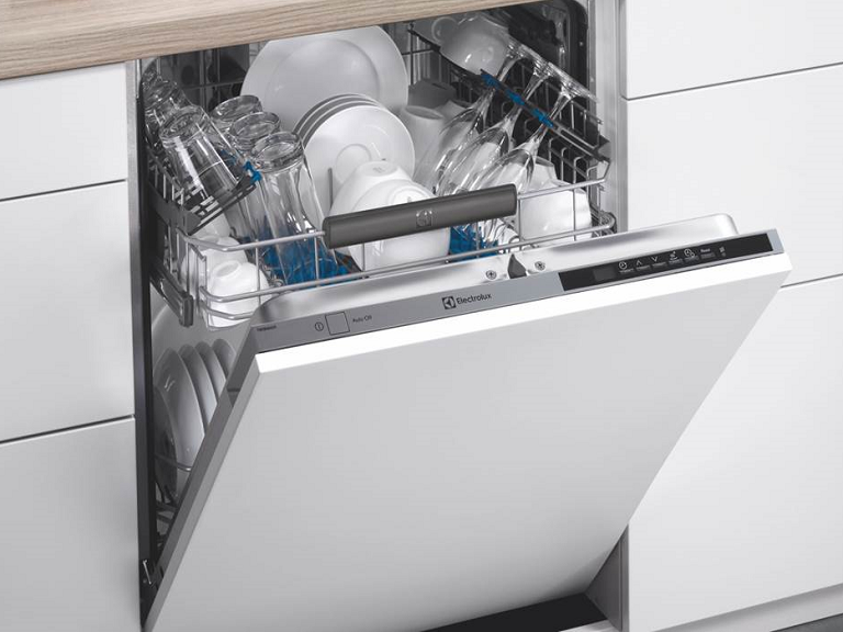 Electrolux astianpesukoneet Electrolux astianpesukone avonaisena ja täynnä puhtaita astioita